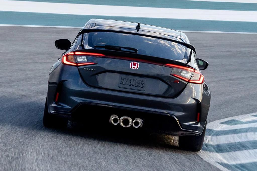 Thiết kế phía đuôi xe của Honda Civic Type R 2027. Ảnh: carsales