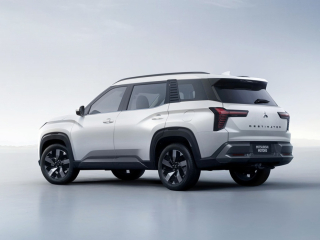 Mitsubishi Destinator có đáng mua nếu bạn đang tìm SUV 7 chỗ?
