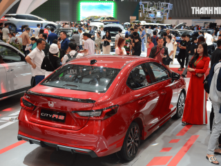 Người Việt Ngày Càng Ưa Chuộng Xe Điện, Xe Hybrid