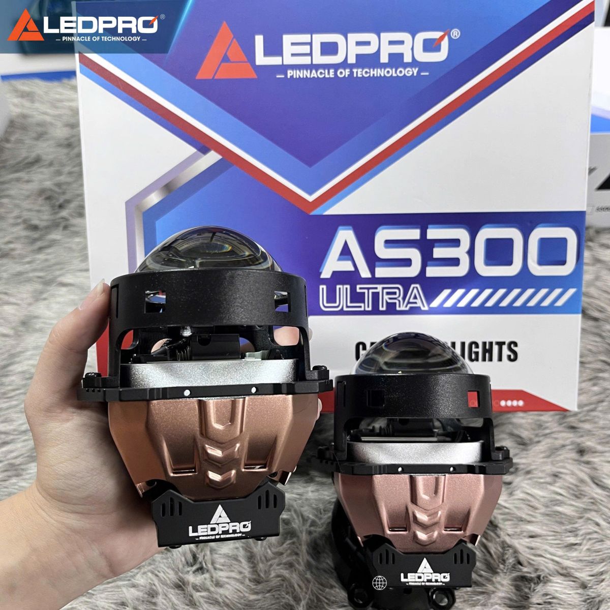 Bi pha Ledpro AS300 Ultra được thiết kế hướng đến khả năng chiếu sáng xa và rộng
