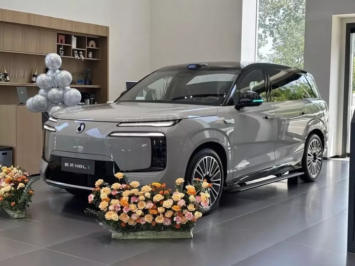Denza N8L có công nghệ sạc siêu nhanh. Ảnh: Sưu tầm