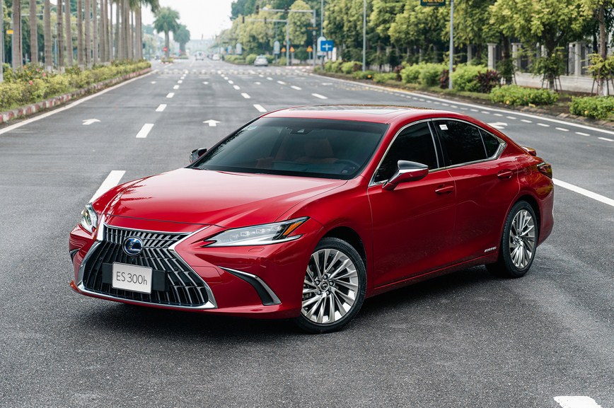 Lexus UX300h 2025