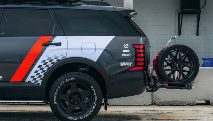 Hyundai Palisade trang bị thêm một bộ bánh xe phía sau. Ảnh: Huyndai