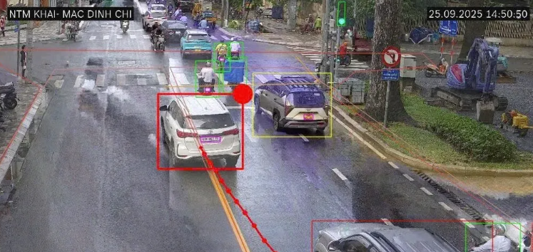 Vi phạm cán vạch khi chuyển làn có thể nhận mức phạt từ 400- 600.000 đồng, nặng hơn có thể nhận mức phạt lến tới 20-22 triệu đồng. Ảnh: Sưu tầm