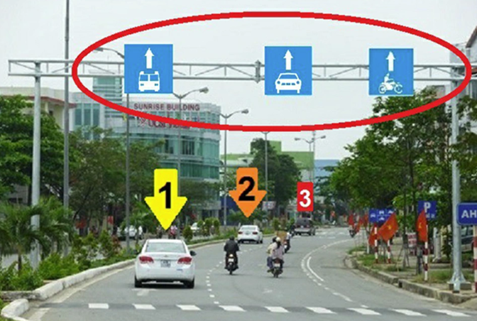 Ô tô đi vào làn đường không dành cho mình có thể bị phạt từ 4- 6 triệu đồng và bị trừ 2 điểm giấy phép lái xe. Ảnh: Sưu tầm