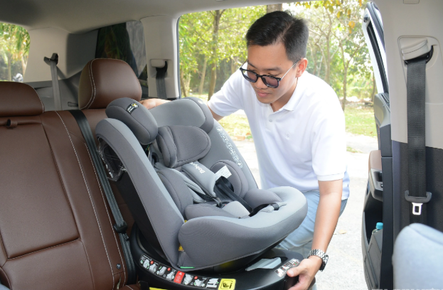 Đảm bảo an toàn khi chở trẻ em trên ô tô. Ảnh: Sưu tầm