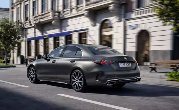 Nhiều cảm biến được trang bị trên mẫu xe mới này. Ảnh: Mercedes
