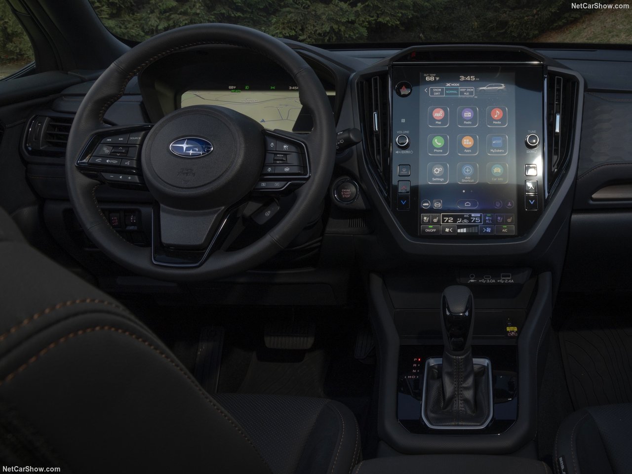 Khoang lái bên trong Subaru Forester Hybrid với màn hình trung tâm đặt dọc. Ảnh: Subaru