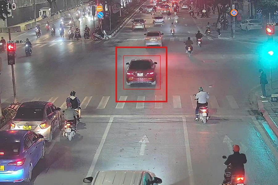 Lỗi ô tô vượt đèn đỏ có thể phạt từ 18- 20 triệu đồng và trừ 4 điểm giấy phép lái xe. Ảnh: Sưu tầm