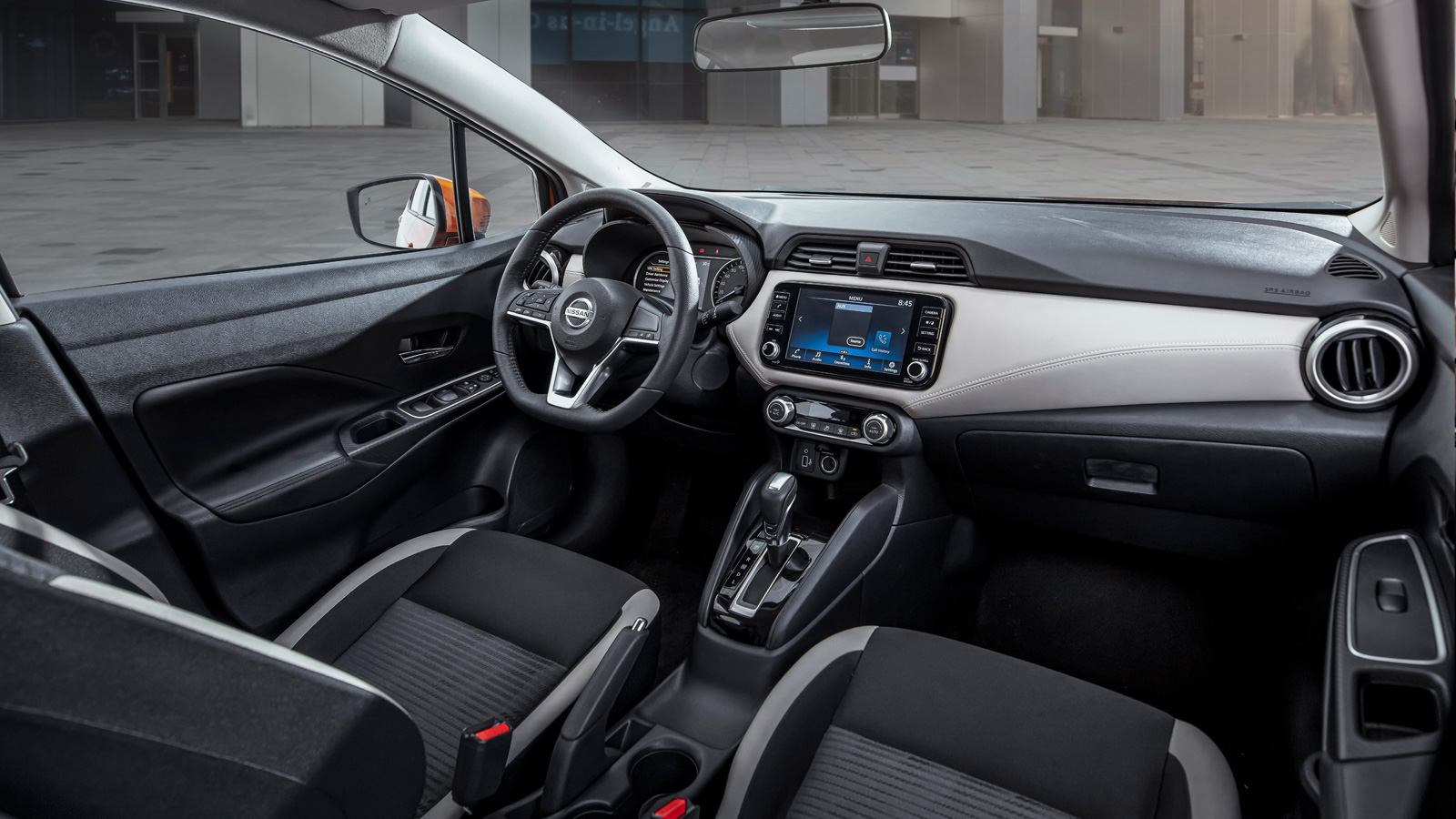 Không gian thoải mái và rộng rãi là ưu điểm của Almera. Ảnh: Nissan