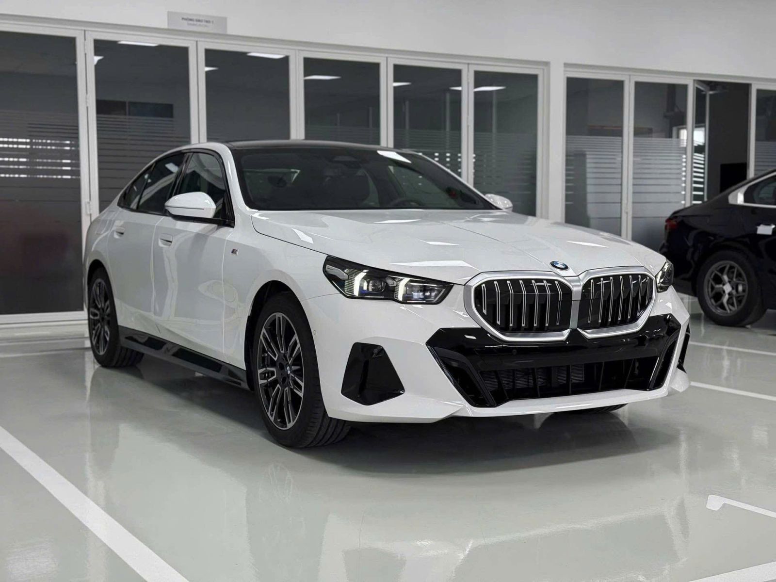 BMW cũng là thương hiệu xe sang Đức rất được ưa chuộng vì thiết kế và động cơ. Ảnh: BMW